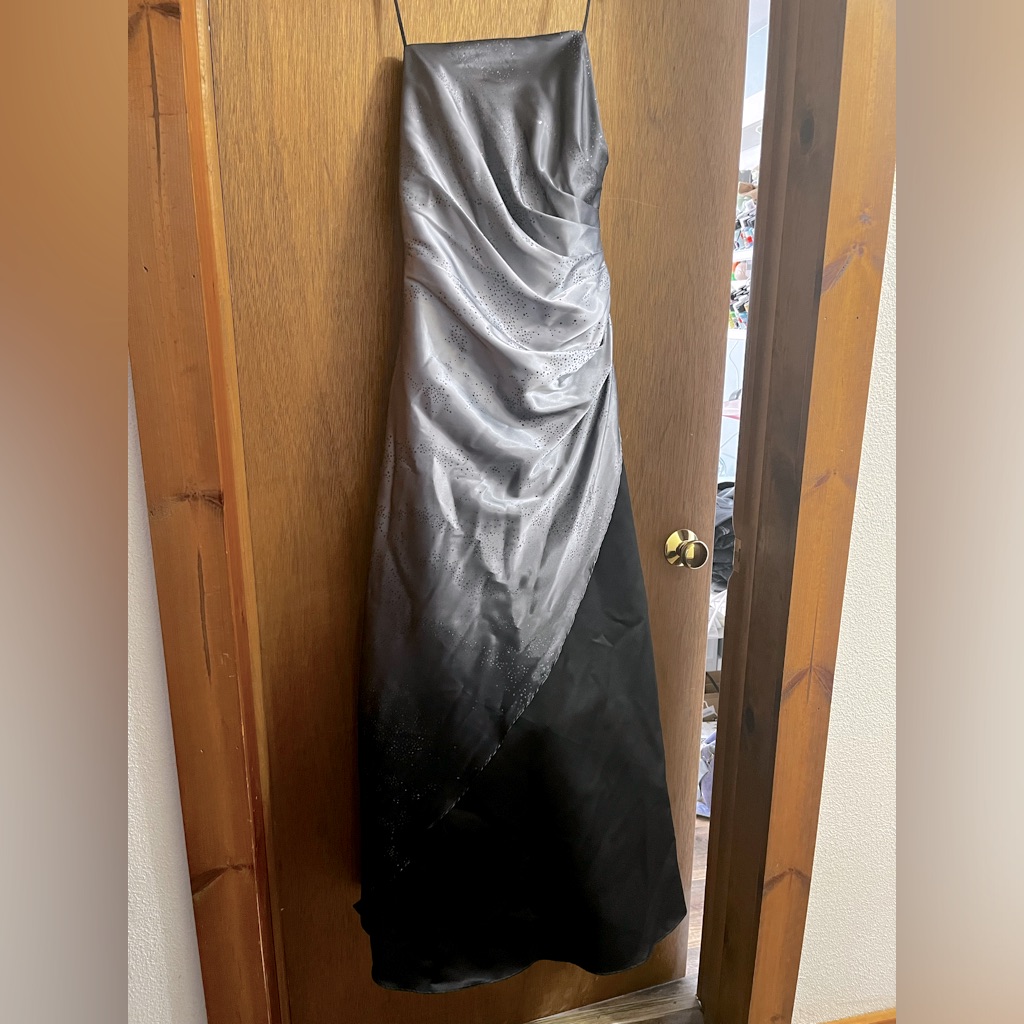 Jr. 11/12 Prom Or Evening Gown In Gray And Black. Strapless